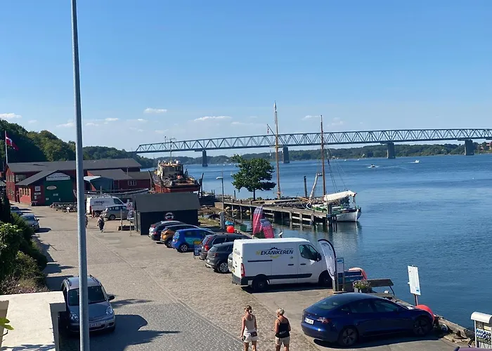 Dock House 95-97 דירה