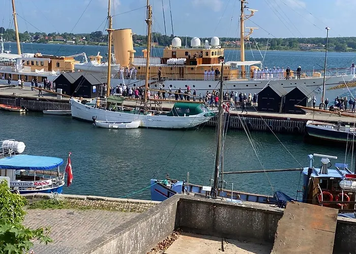 דירה Dock House 95-97